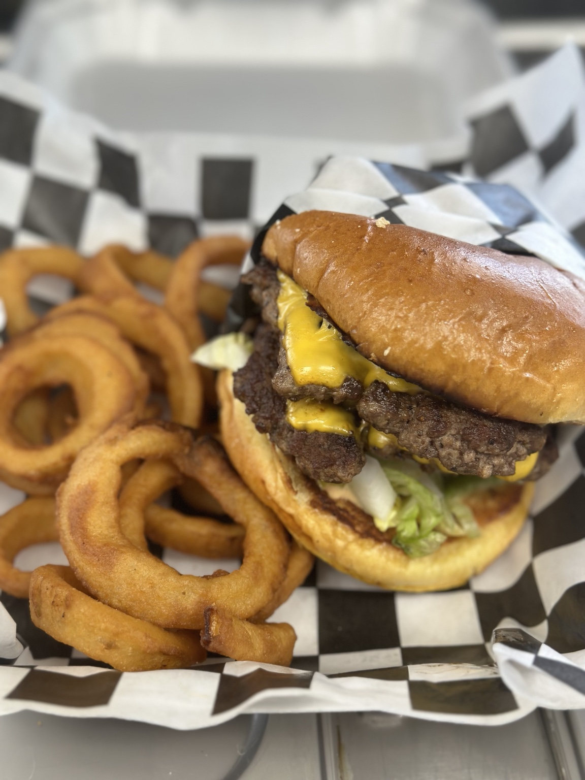 Cheeseburger with golden onion rings